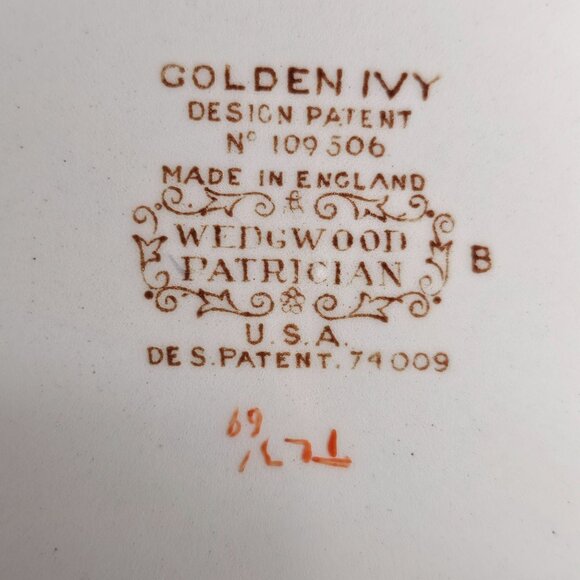 2 Wedgwood Golden Ivy Dinner Plates 10.5" Laurel Rim raised relief England - Picture 13 of 14